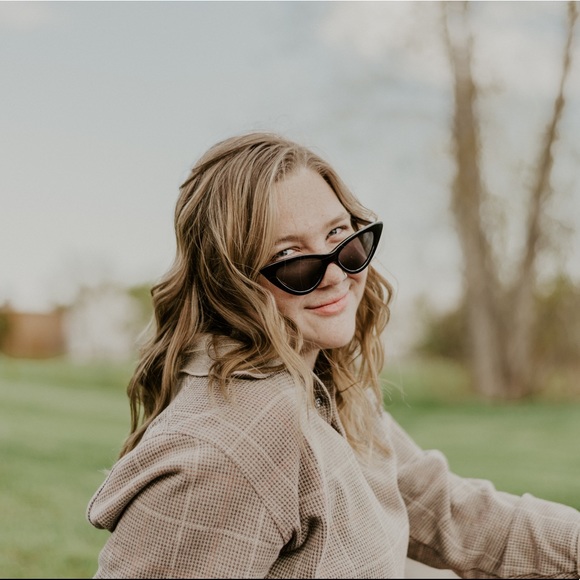 Meet Your Posher, Morgan! - Picture 2 of 3